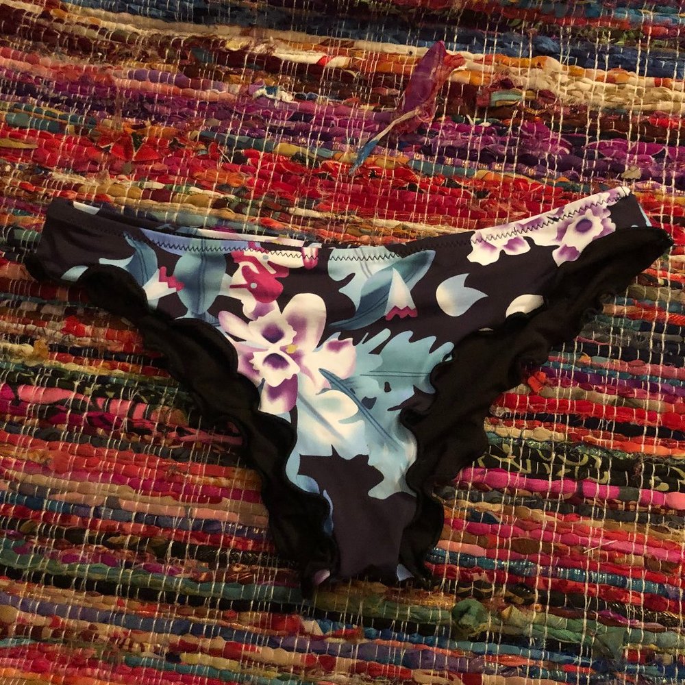 Floral Ruffled bikini bottoms